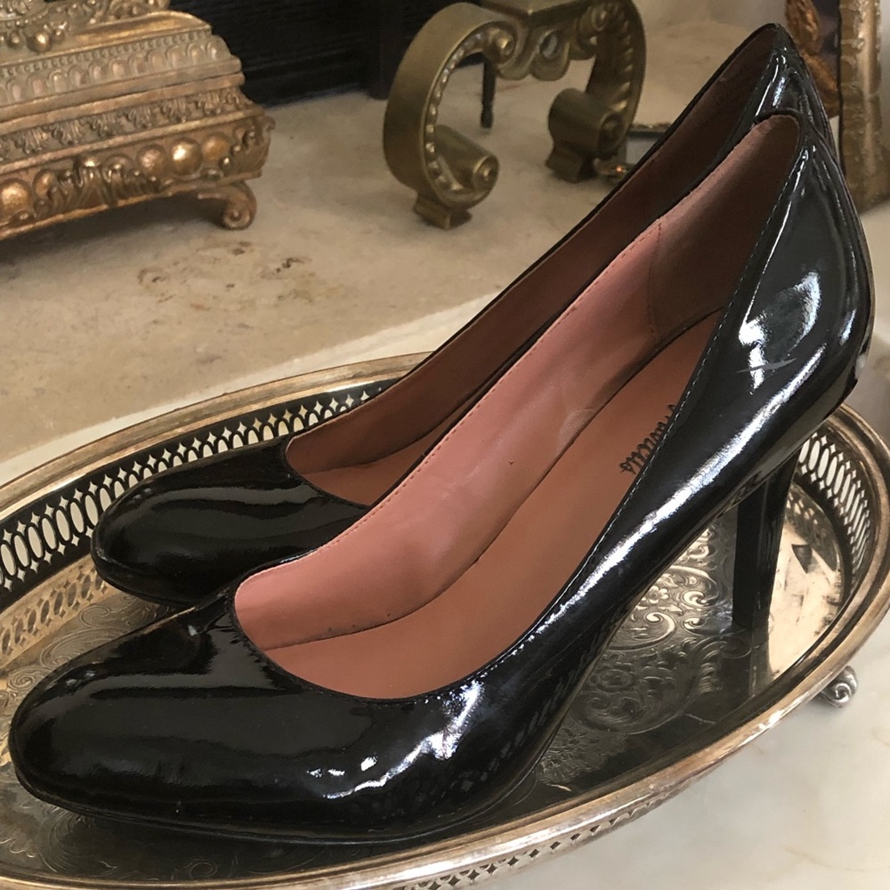 ⭐️SALE⭐️ Neiman Marcus Patent Leather 4” Heels - Picture 3 of 5